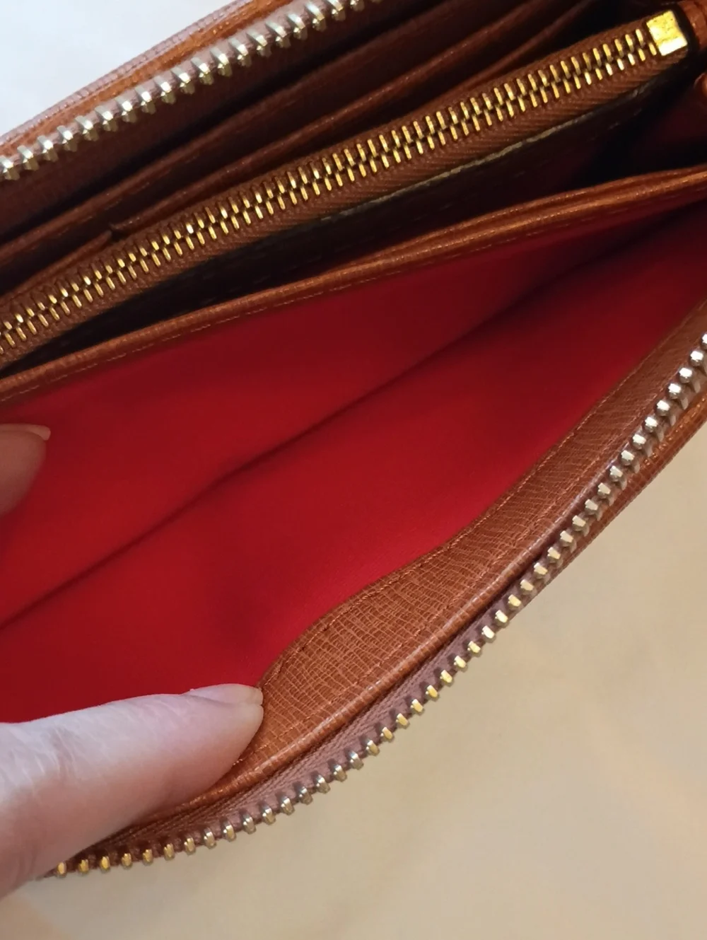 Dooney & Bourke Tan Zip Wallet Saffiano leather Natural Tan